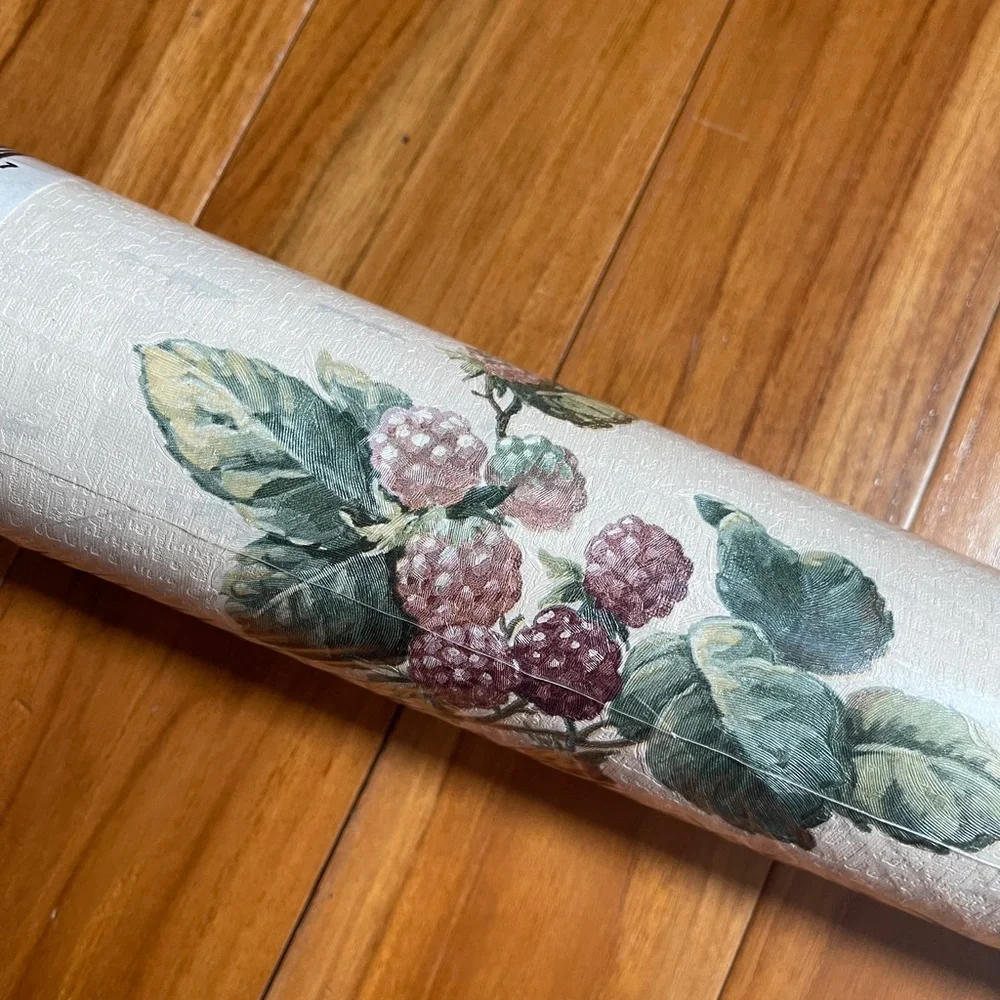 Imperial wallpaper made in England New Roll berries, leaves and grapes